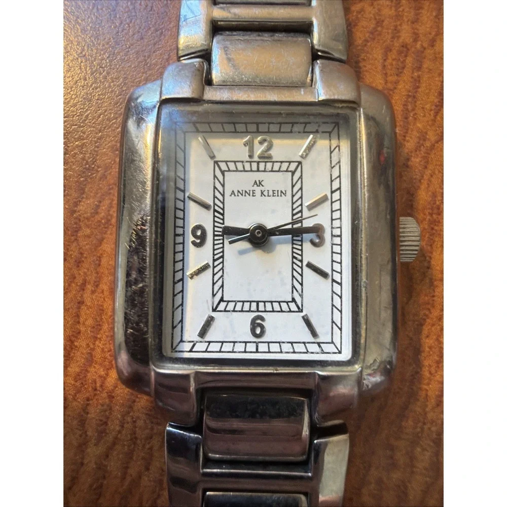 Anne Klein 10/8065 Silver Tone Quartz Analog Women's Watch Needs Battery‎